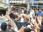 Akshay Kumar greets fans as he shoots for his next film near Jama Masjid