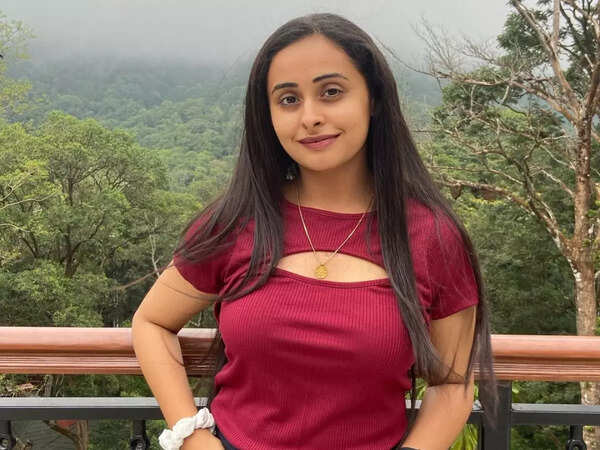 Sanjana Burli Photos