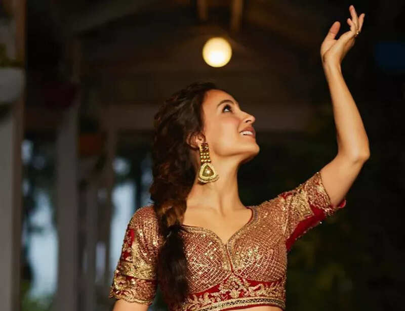 ​Elli AvrRam is a sight to behold in ethnic wear​