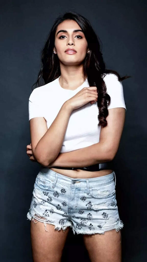 Divyansha Kaushik Images