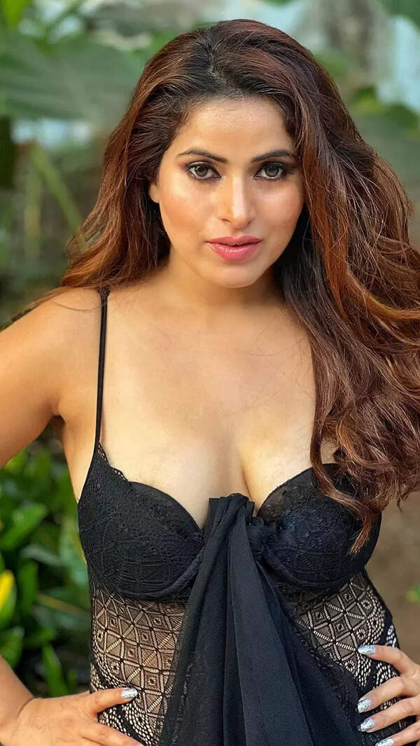 Ayushi Tiwari Wallpapers
