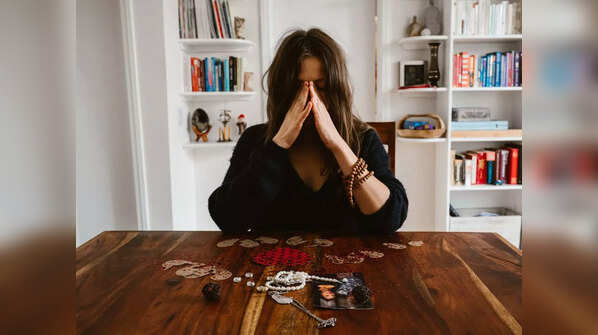 5 signs you are gaslighting yourself