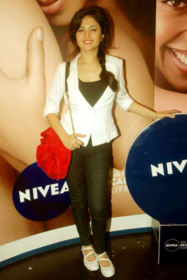Sonalli Sehgall Wallpapers