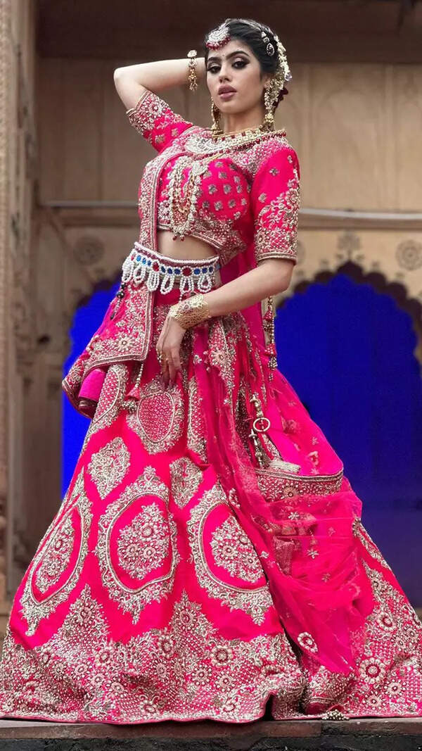 Riva Arora Pictures