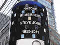 Fans pay tribute to Steve Jobs