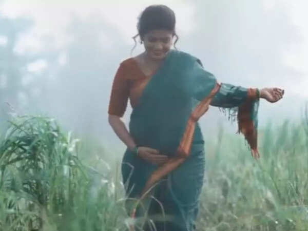 Dhanashri Kadgaonkar Photos