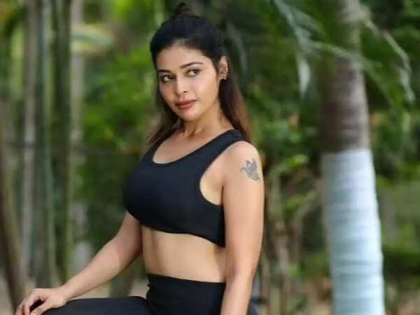 Dharsha Gupta Photos
