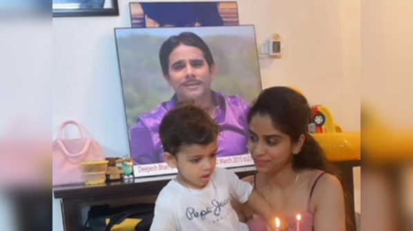 From battling depression to starting a career as a makeup artist; Here's how Bhabiji Ghar Par Hain's deceased actor Deepesh Bhan's wife Neha is coping