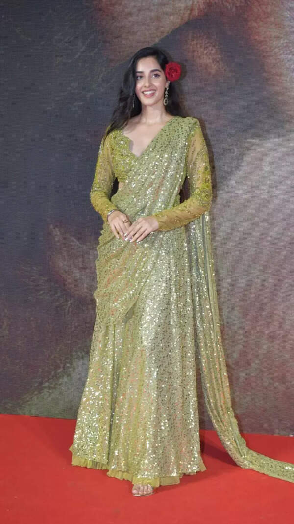 Simrat Kaur Photos