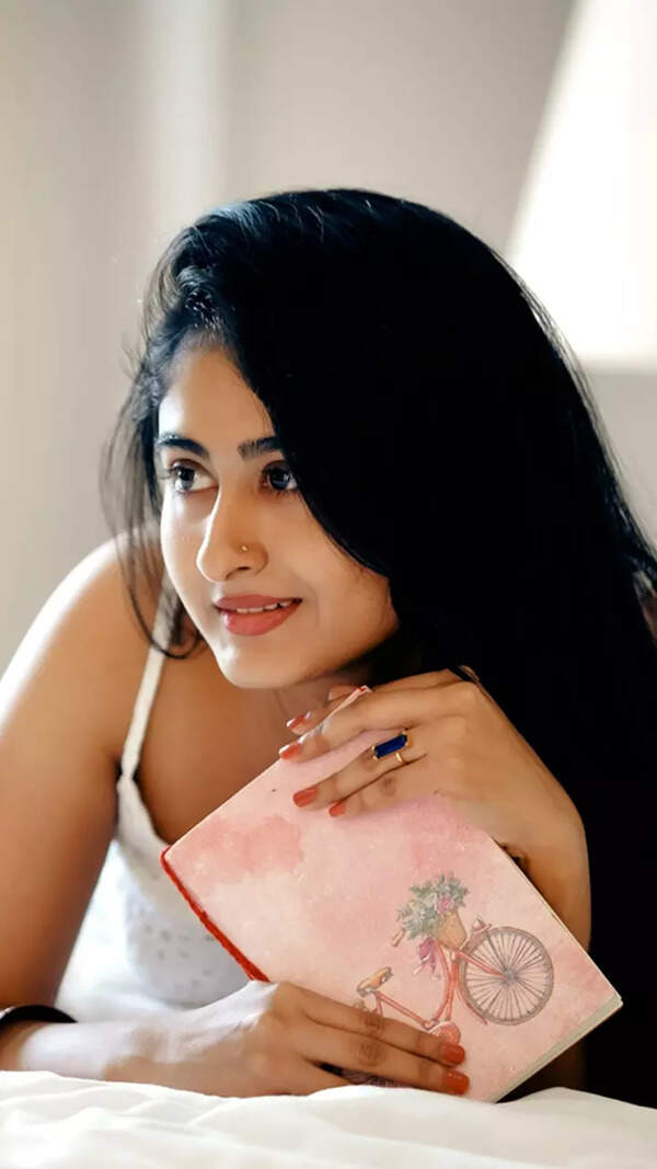 Krishna_Priya Images
