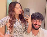 Manisha Rani and Abhishek Malhan's adorable mirror selfie goes viral