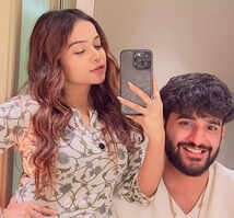 Manisha Rani and Abhishek Malhan's adorable mirror selfie goes viral
