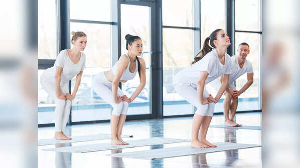 What are some common mistakes to avoid while doing this yoga asana?