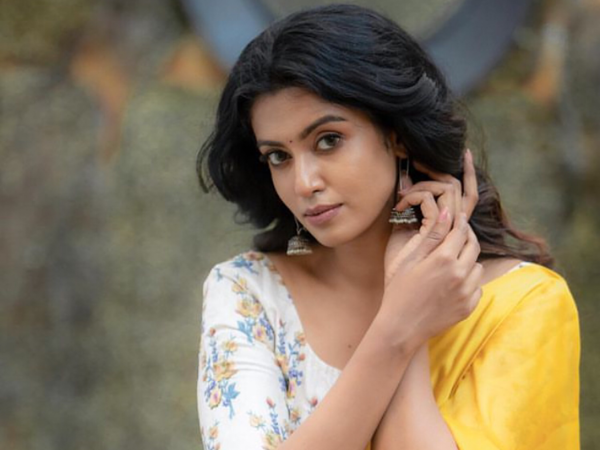 Roshini Haripriyan Pictures