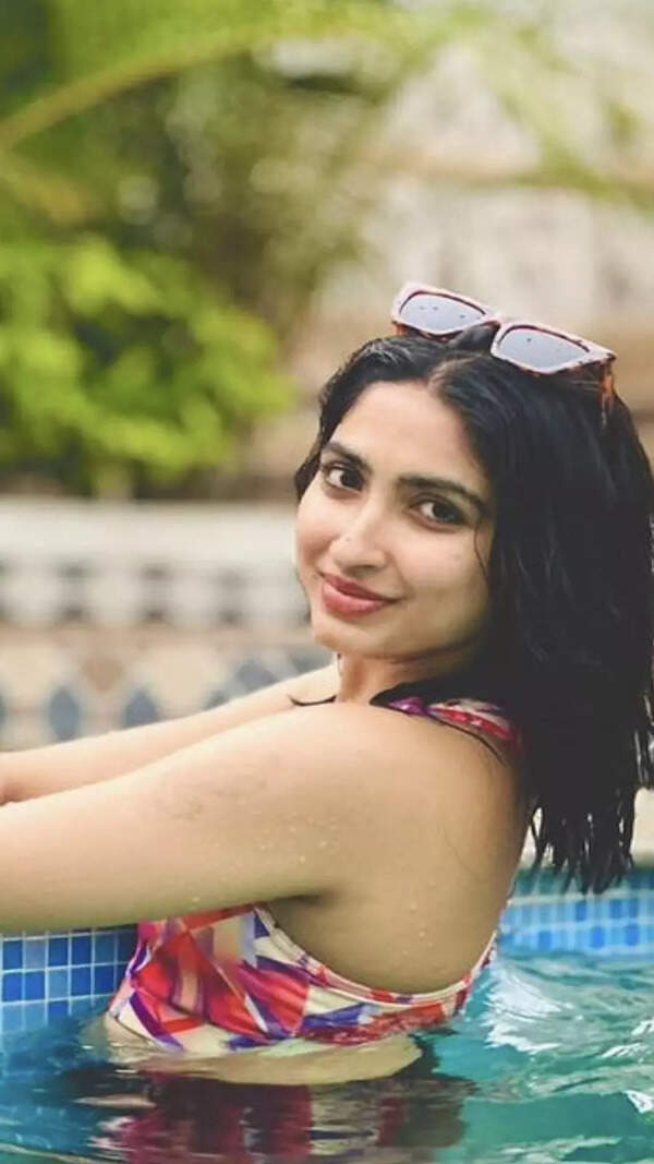 Saanya Iyer Wallpapers