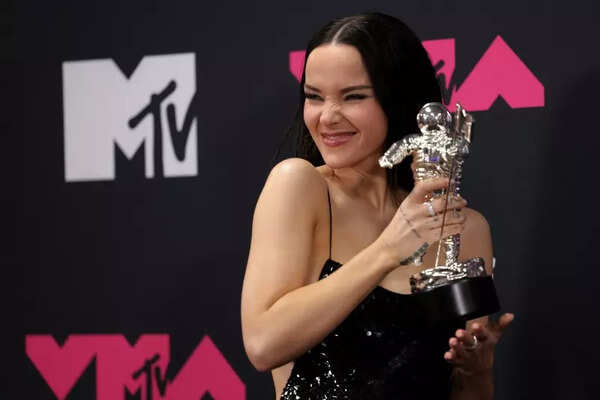 Dove Cameron Pictures