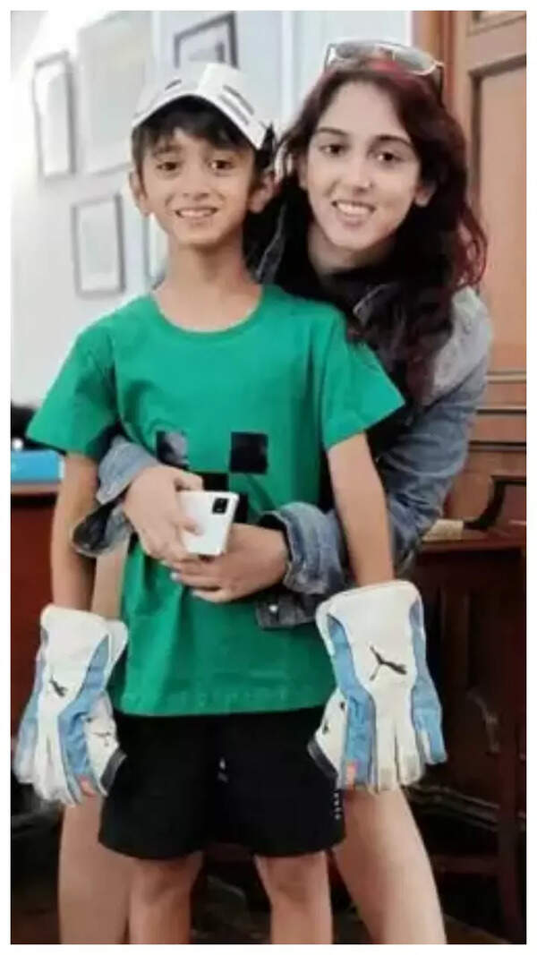 Azad Khan Photos