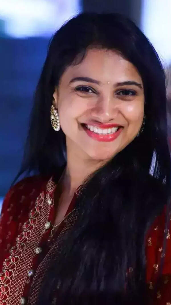 Kavitha Gowda Pictures