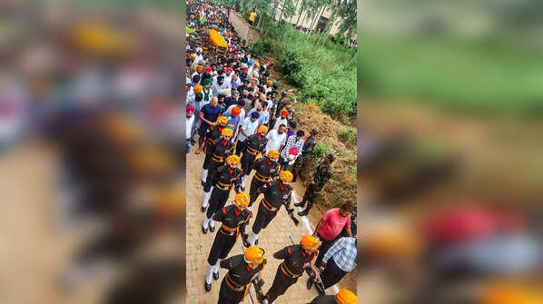 Nation mourns death of heroes