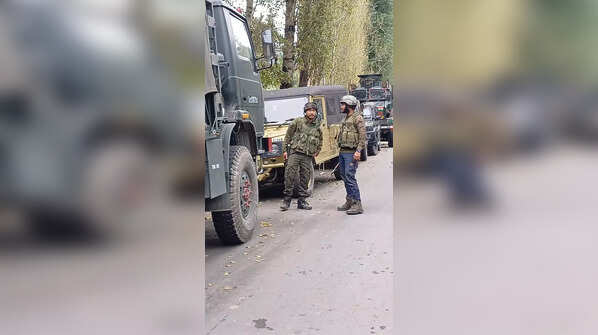 Gunfight enters third day