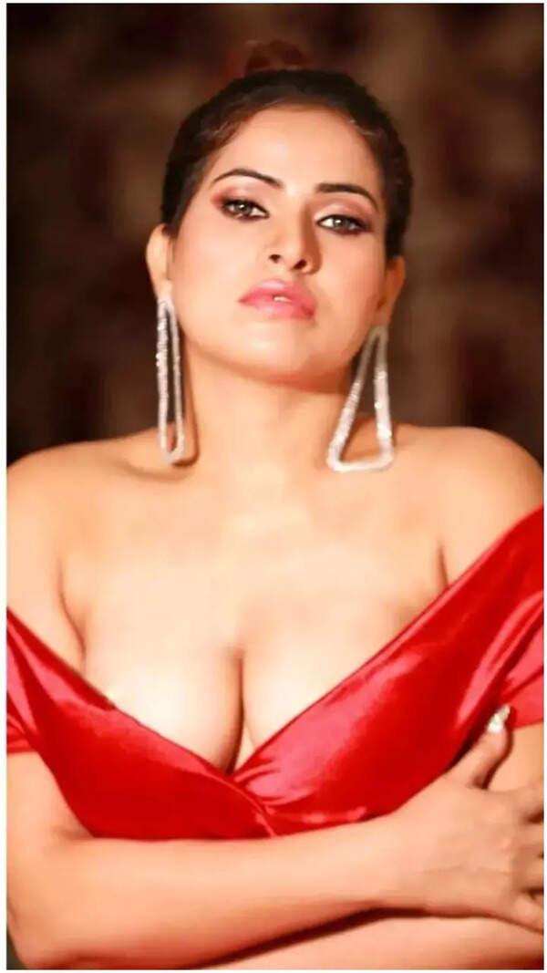 Ayushi Tiwari Pictures