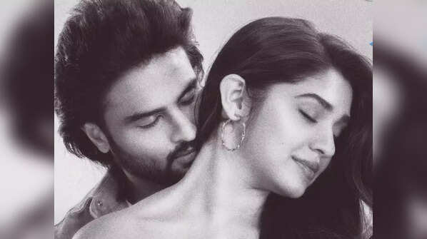 Aa ammayi gurinchi meeku cheppali