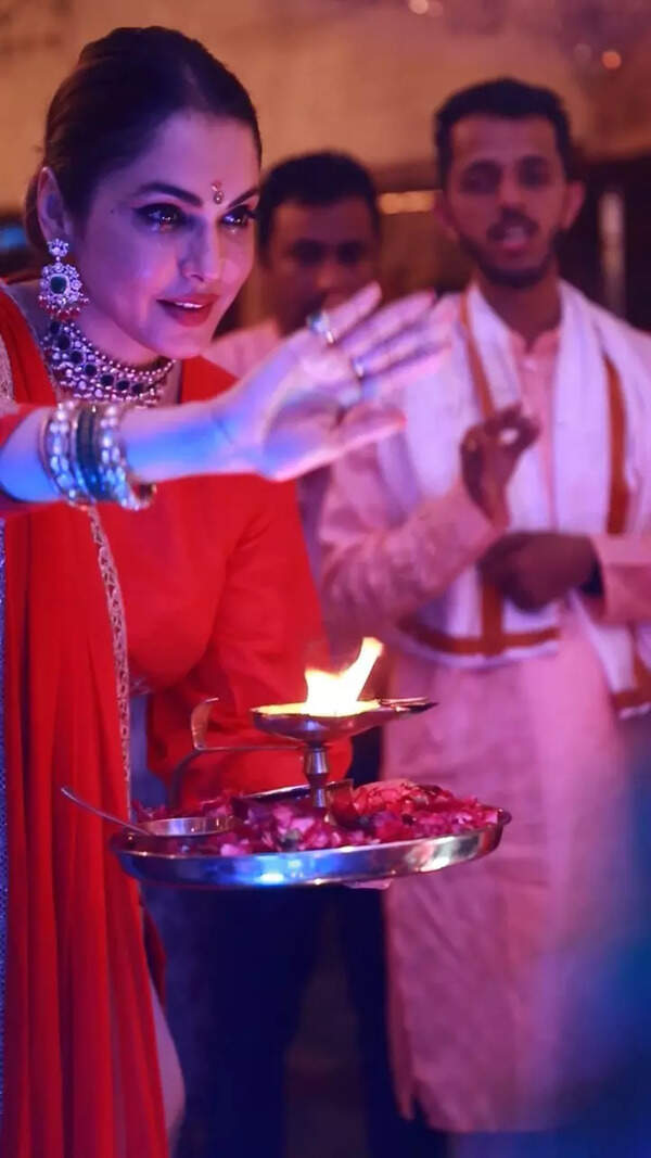 Isha Koppikar Photos