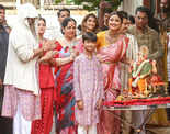 ​Shilpa Shetty and Raj Kundra celebrate Ganpati Visarjan in high spirits, grooving to dhol rhythms​