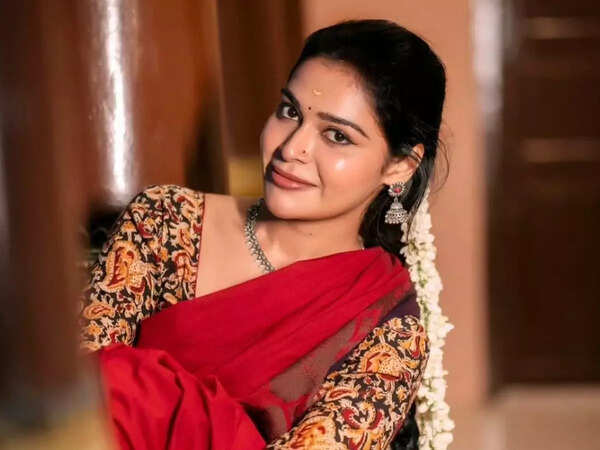 Dharsha Gupta Images