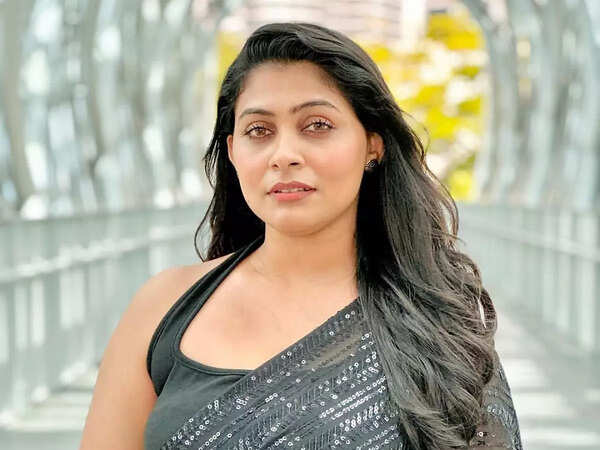 Moon Nila Photos