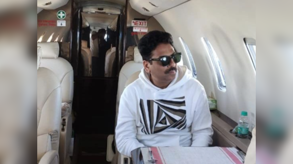 Now-a-days poets drive luxurious cars - gaye woh din