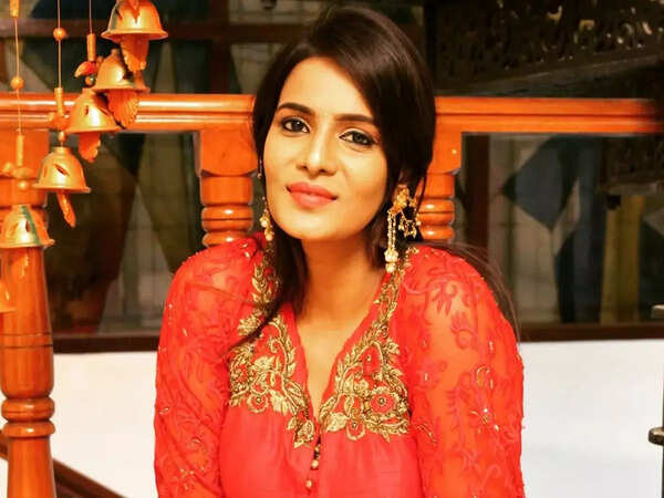 Meera Mitun Stills