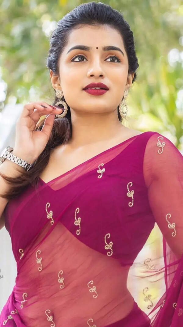 Siri Raju Images