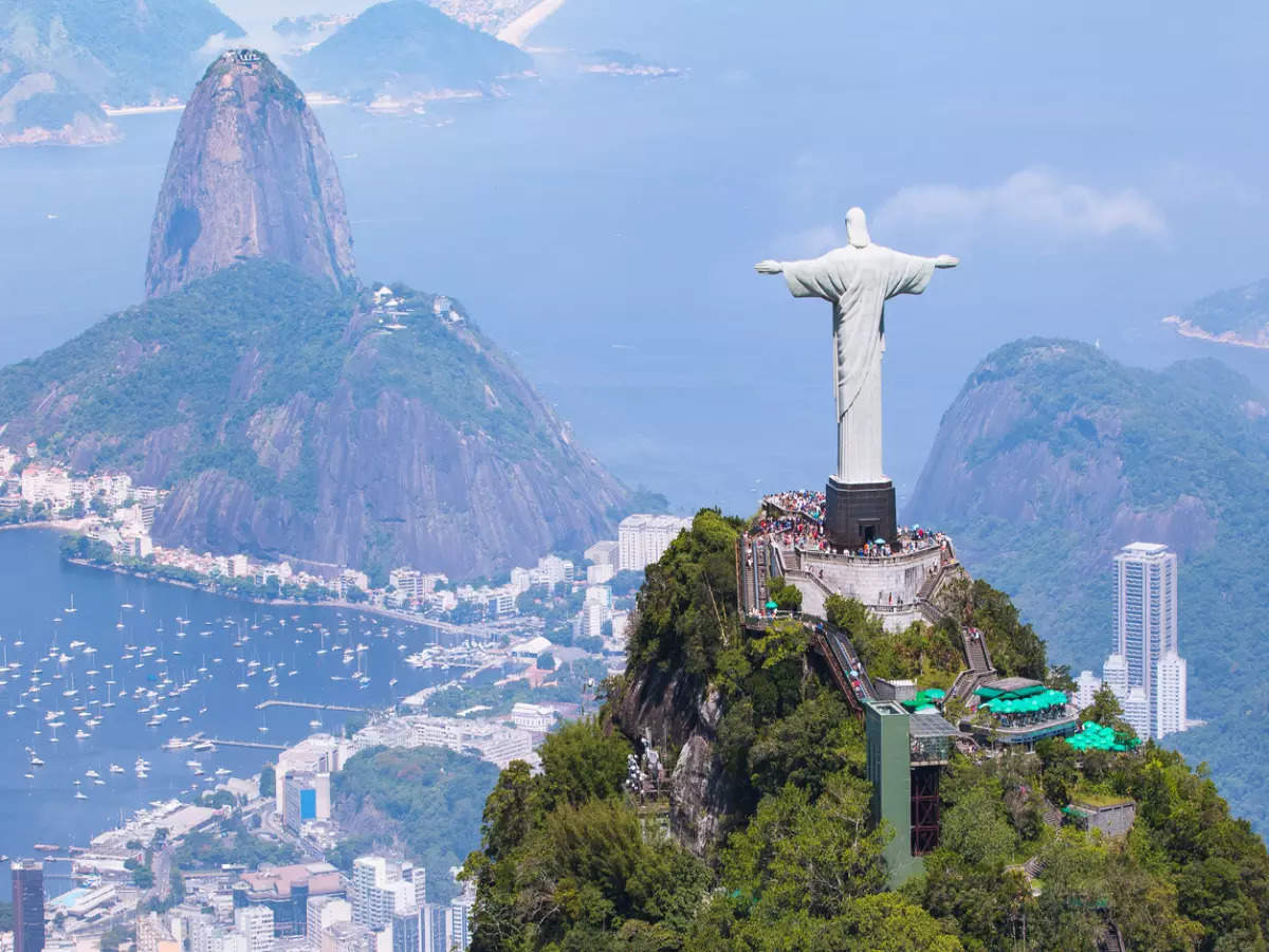What makes Rio de Janeiro's Christ the Redeemer statue a timeless