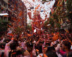 ​Ganesh Visarjan 2023: Devotees Immerse Idols in Water to Mark Festival's Final Day and Bid Farewell to Lord Ganesha ​