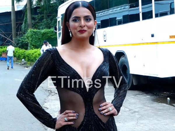 Ruhi Chaturvedi Images