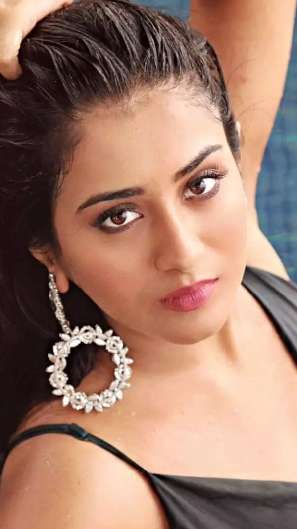 Rashi Singh Images