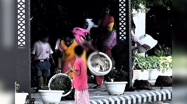 Flower pot thefts in Delhi