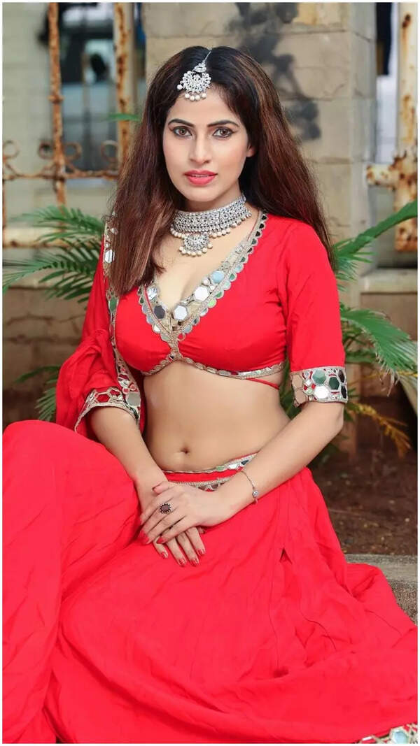 Ayushi Tiwari Photos