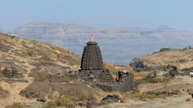 O mistério por trás dos quatro pilares do Templo da Caverna Kedareshwar em Maharashtra