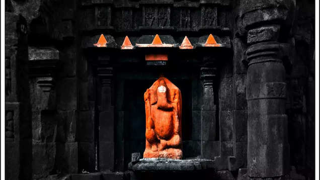 O mistério por trás dos quatro pilares do Templo da Caverna Kedareshwar em Maharashtra