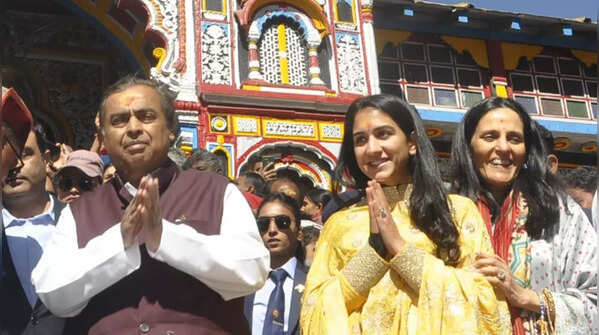 Ambani offers prayers