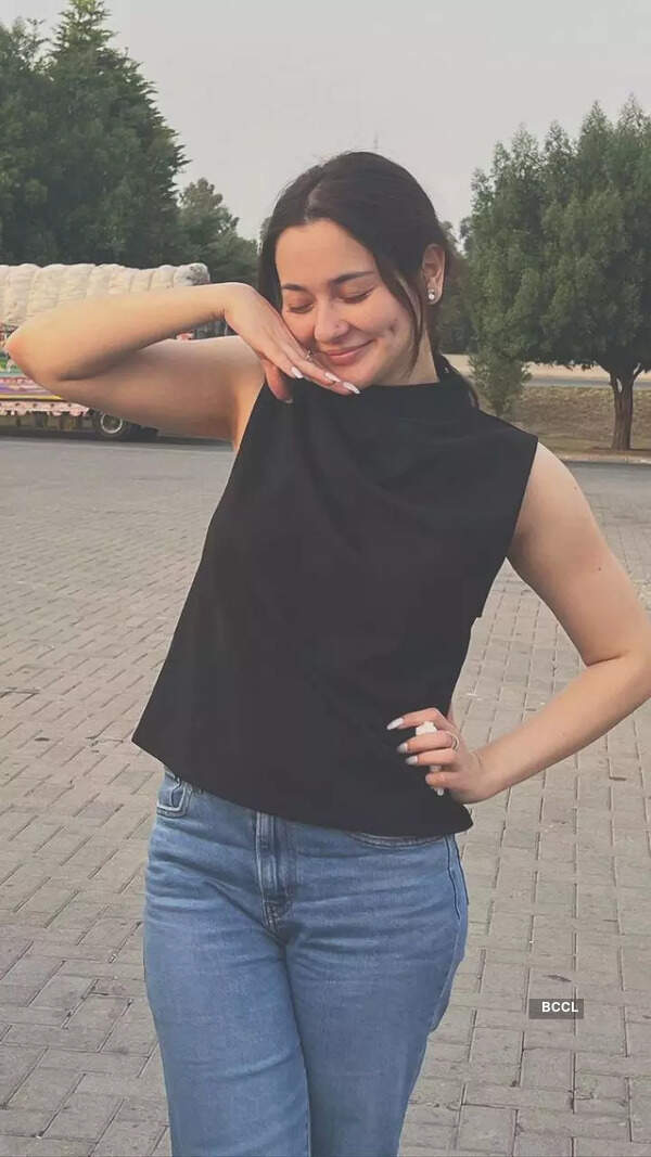 Hania Amir Images