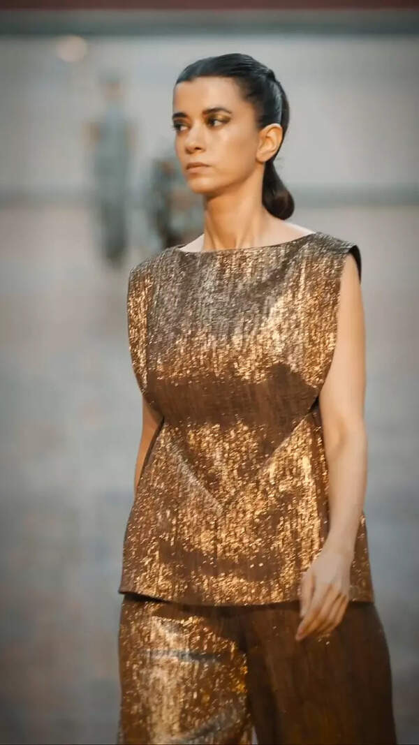 Saba Azad Pictures