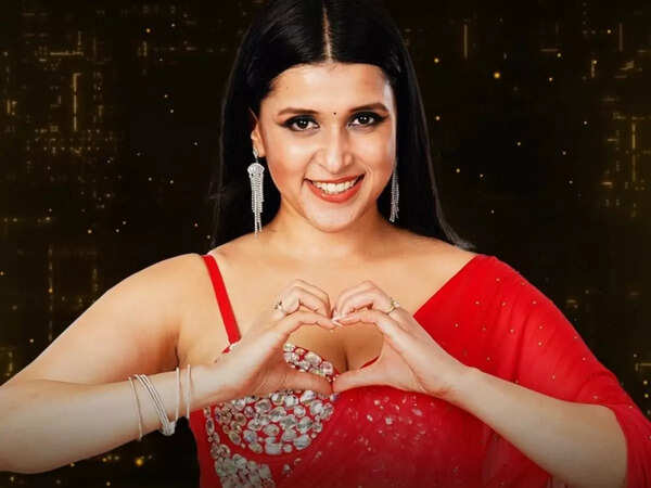 Mannara Chopra Pictures