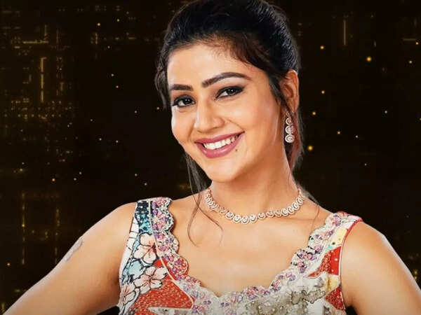 Soniya Bansal Photos