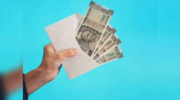 I found a Rs 500 note on the floor