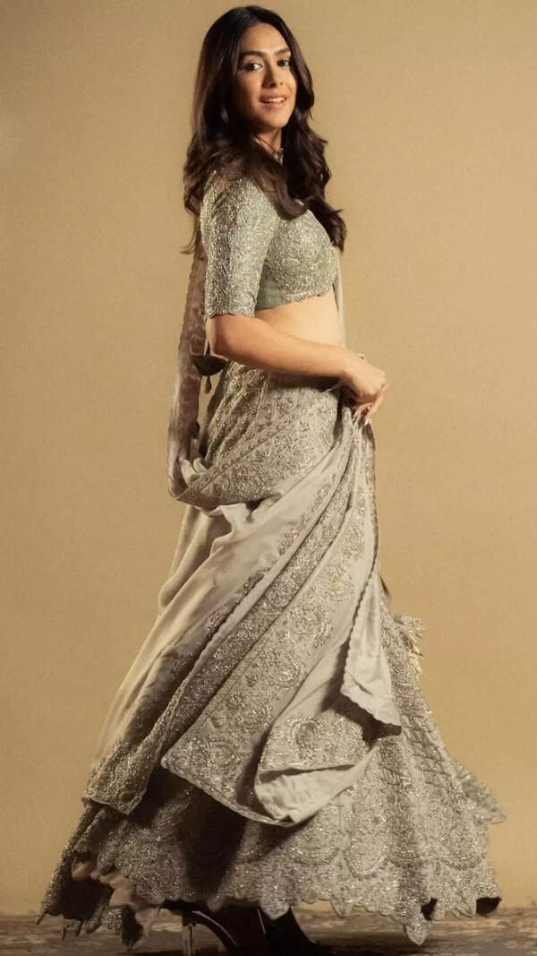 Mrunal Thakur Images