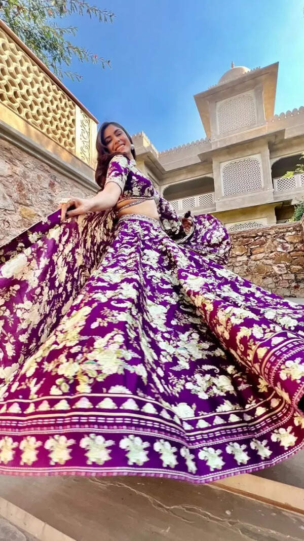 Mrunal Thakur Photos