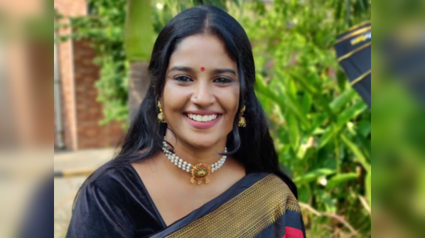 Gabrella Sellus in "Sundari"